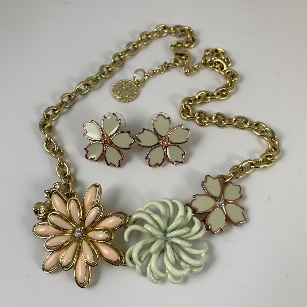 Jessica Simpson Necklace & Earring Set Floral